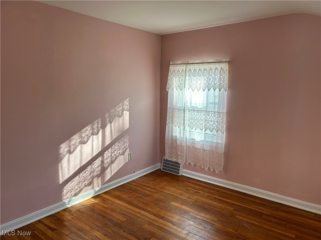 1094 Plainfield Road Cleveland, OH 44121 - Photo 28 of 41