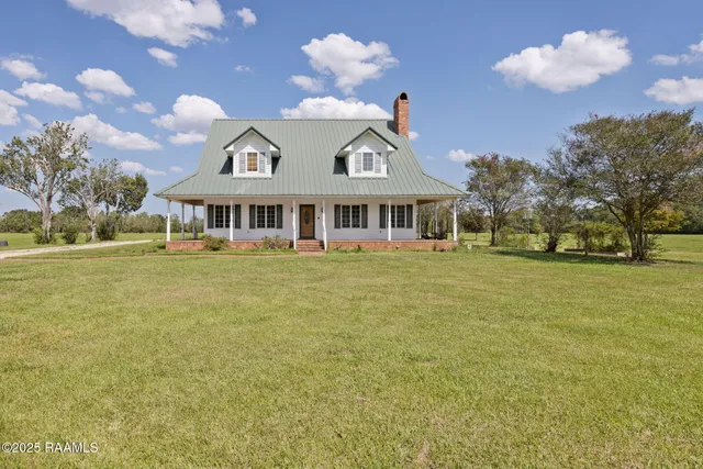 $750,000 | 15011 South Guegnon Street, Abbeville, LA 70510