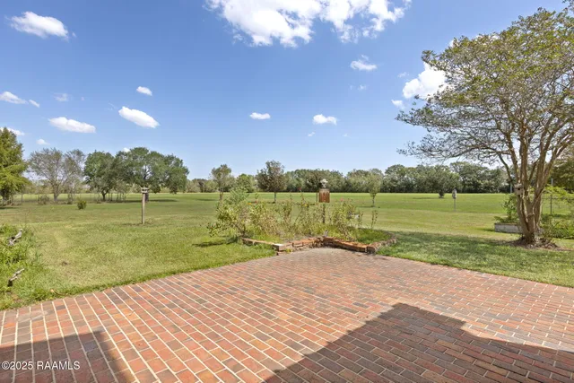 $750,000 | 15011 South Guegnon Street, Abbeville, LA 70510