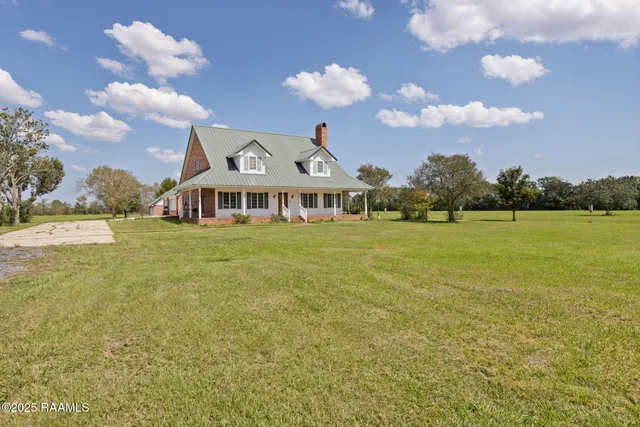 $750,000 | 15011 South Guegnon Street, Abbeville, LA 70510
