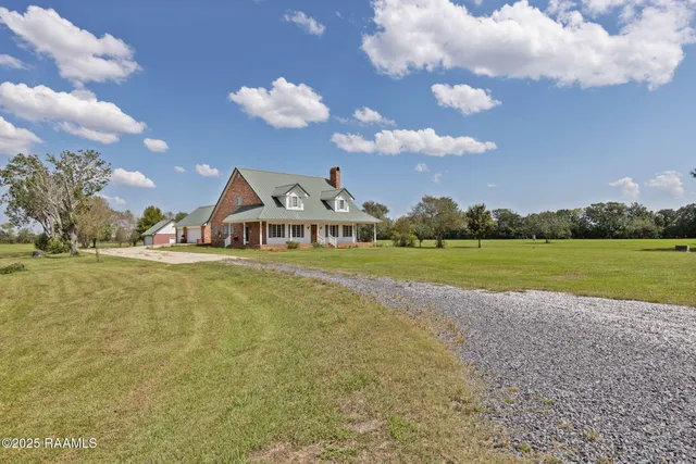 $750,000 | 15011 South Guegnon Street, Abbeville, LA 70510