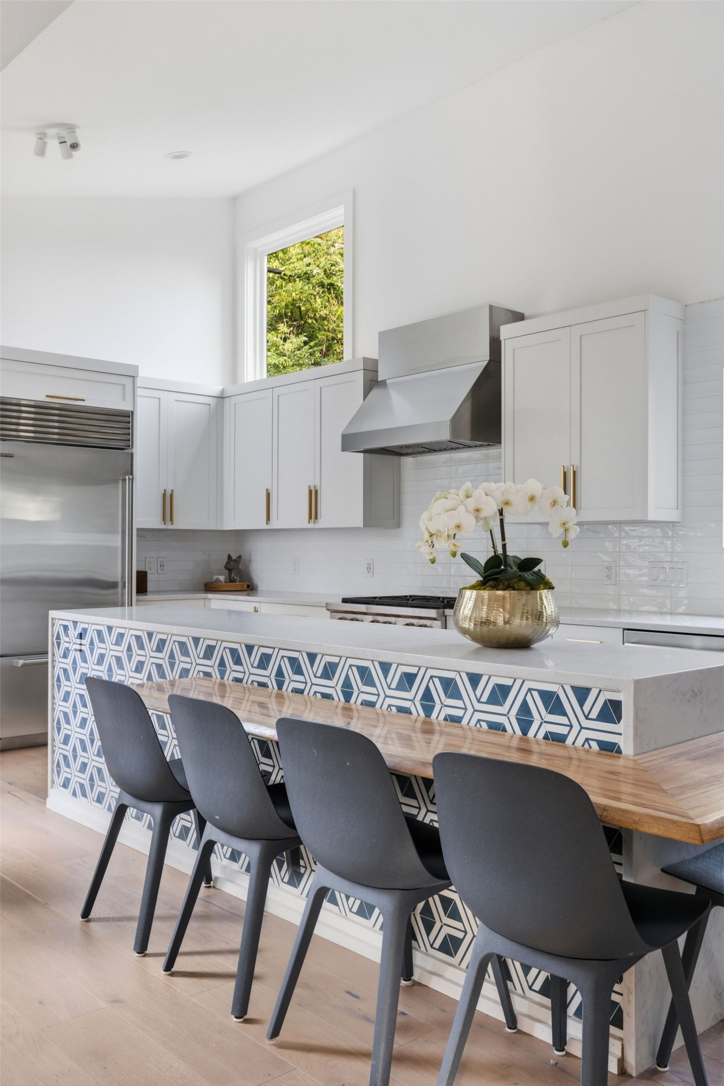 3508 Bridle Path Austin, TX 78703 - Photo 10 of 40 a kitchen with a table chairs and a stove