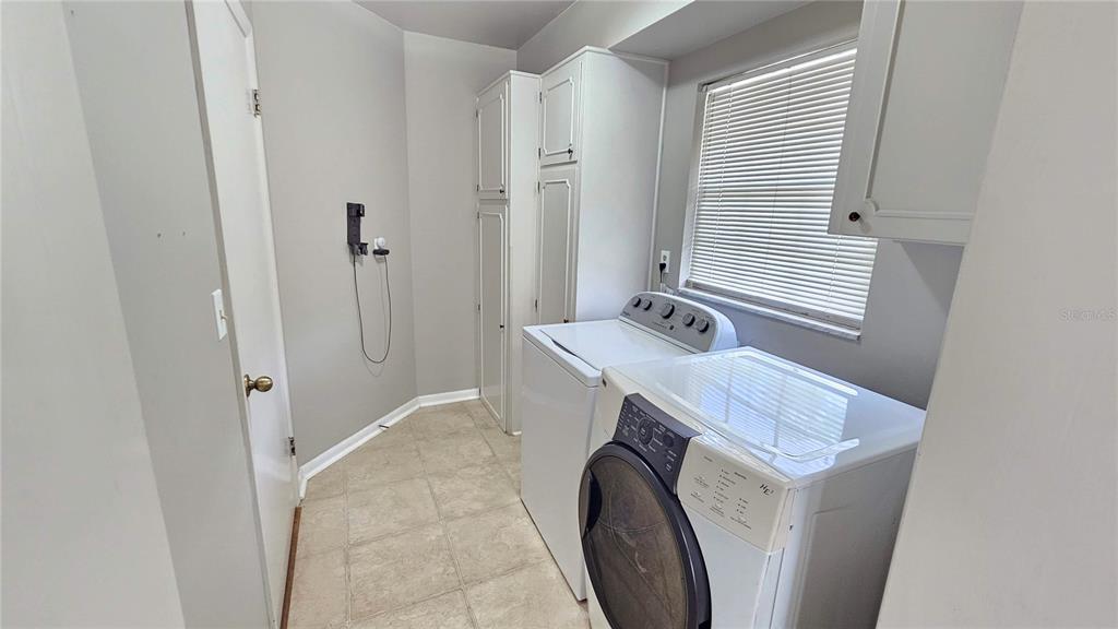 184 Lake Otis Road Winter Haven, FL 33884 - Photo 13 of 31 a utility room with dryer and washer