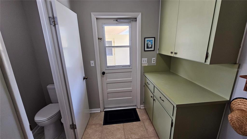 184 Lake Otis Road Winter Haven, FL 33884 - Photo 14 of 31 a view of walk in closet