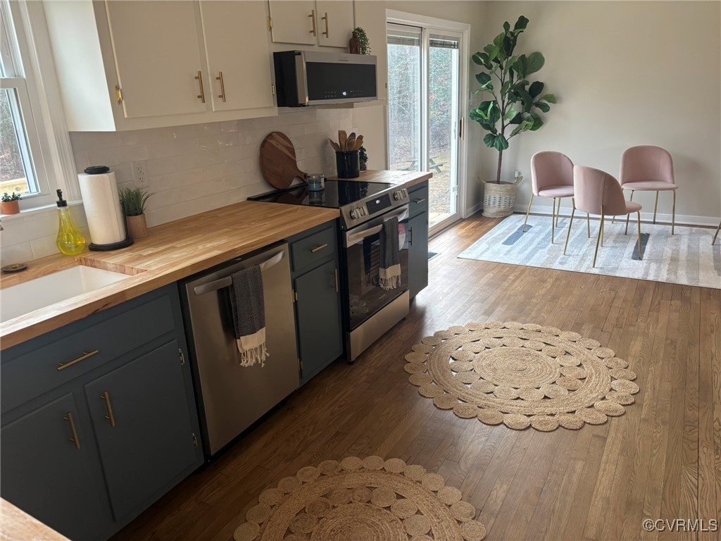 252 Mill Road King William, VA 23086 - Photo 24 of 28 Kitchen with dark hardwood / wood-style flooring,