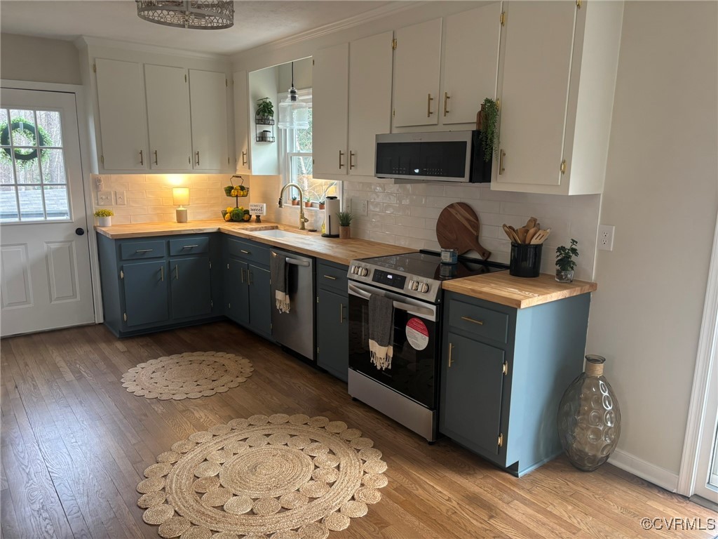 252 Mill Road King William, VA 23086 - Photo 8 of 28 Kitchen with appliances with stainless steel finis