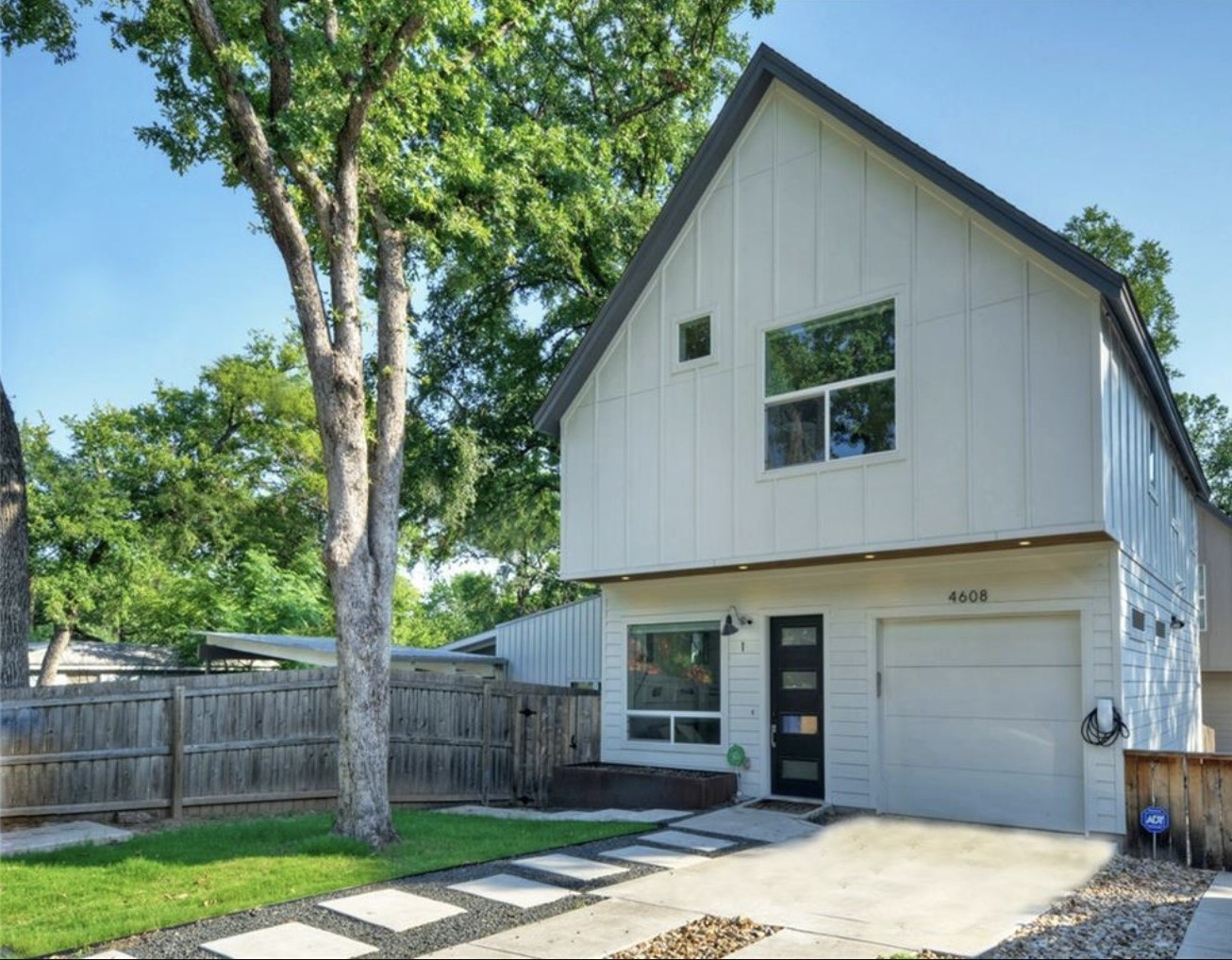 Welcome to 4608 Santa Anna St #1!