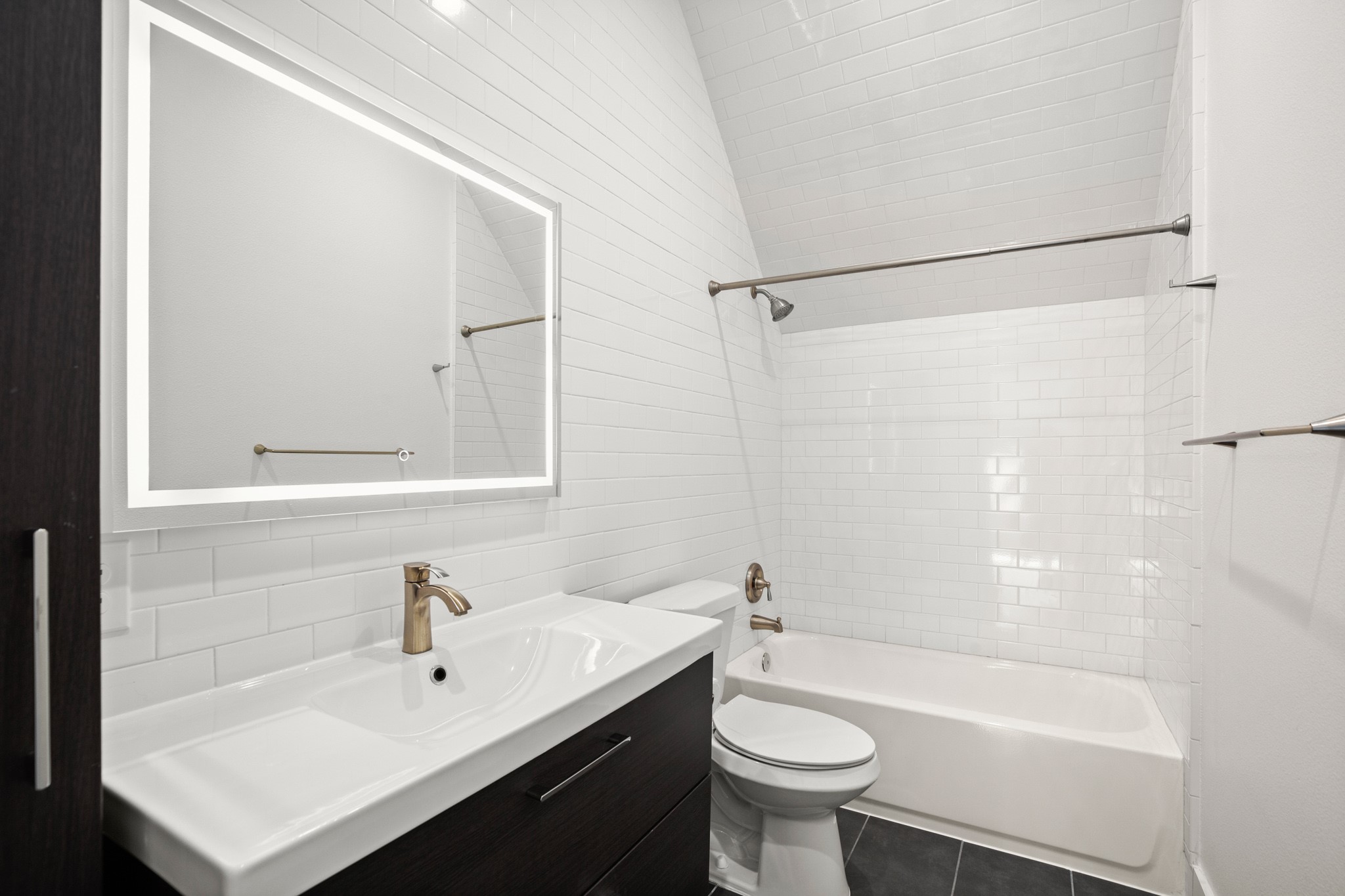 4608 Santa Anna Street, Unit 1 Austin, TX 78721 - Photo 21 of 35 Full bathroom upstairs with updated classic subway tile.