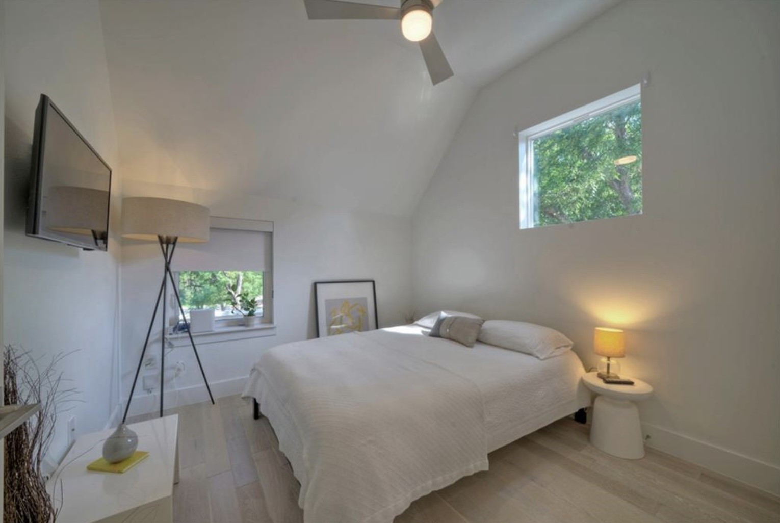 4608 Santa Anna Street, Unit 1 Austin, TX 78721 - Photo 23 of 35 Second bedroom that was previously used as a guest room. Great for an office, too.