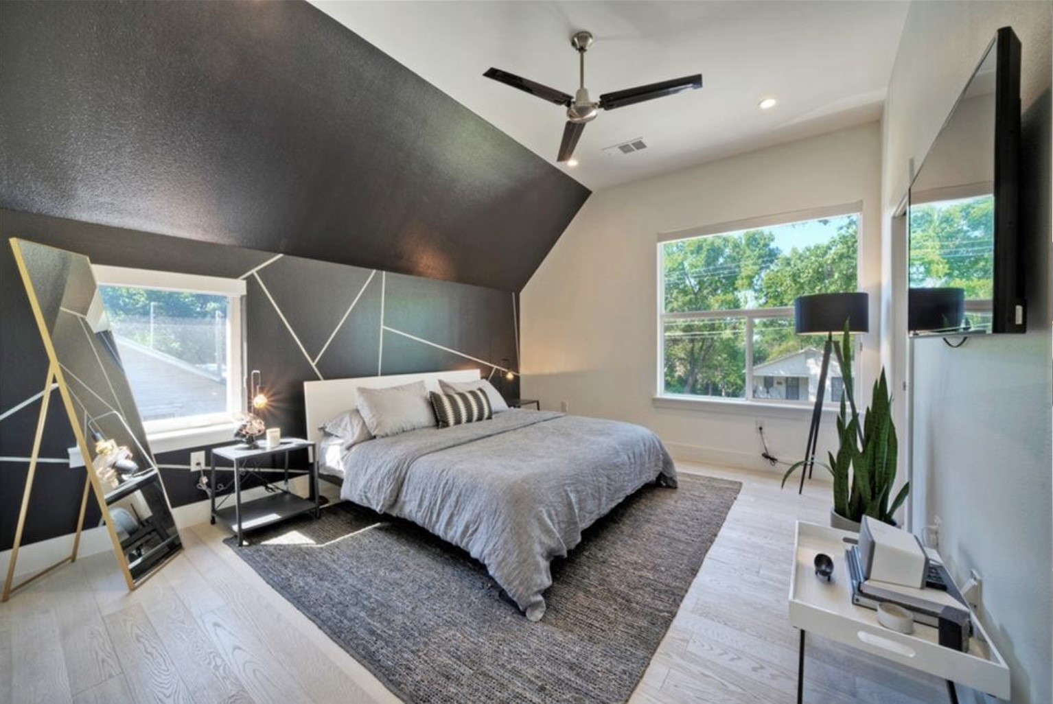 4608 Santa Anna Street, Unit 1 Austin, TX 78721 - Photo 25 of 35 HUGE primary suite.