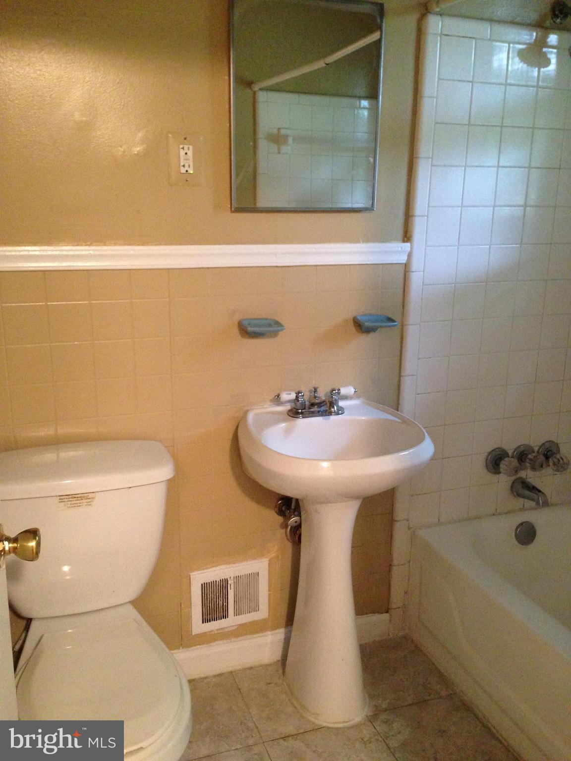 6203 Kirby Road Clinton, MD 20735 - Photo 17 of 26 Bath view 2