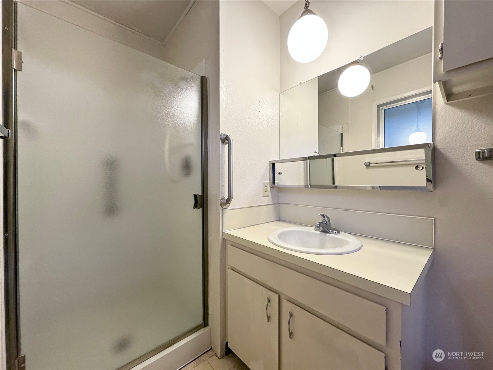 4610 Windemere Street Longview, WA 98632 - Photo 12 of 16 a bathroom with a sink and a mirror