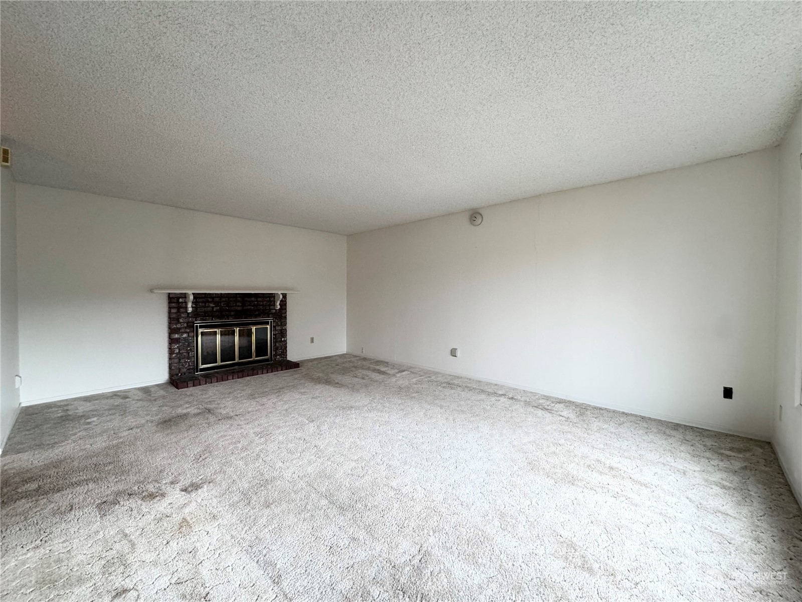 4610 Windemere Street Longview, WA 98632 - Photo 2 of 16 a view of empty room with cabinet