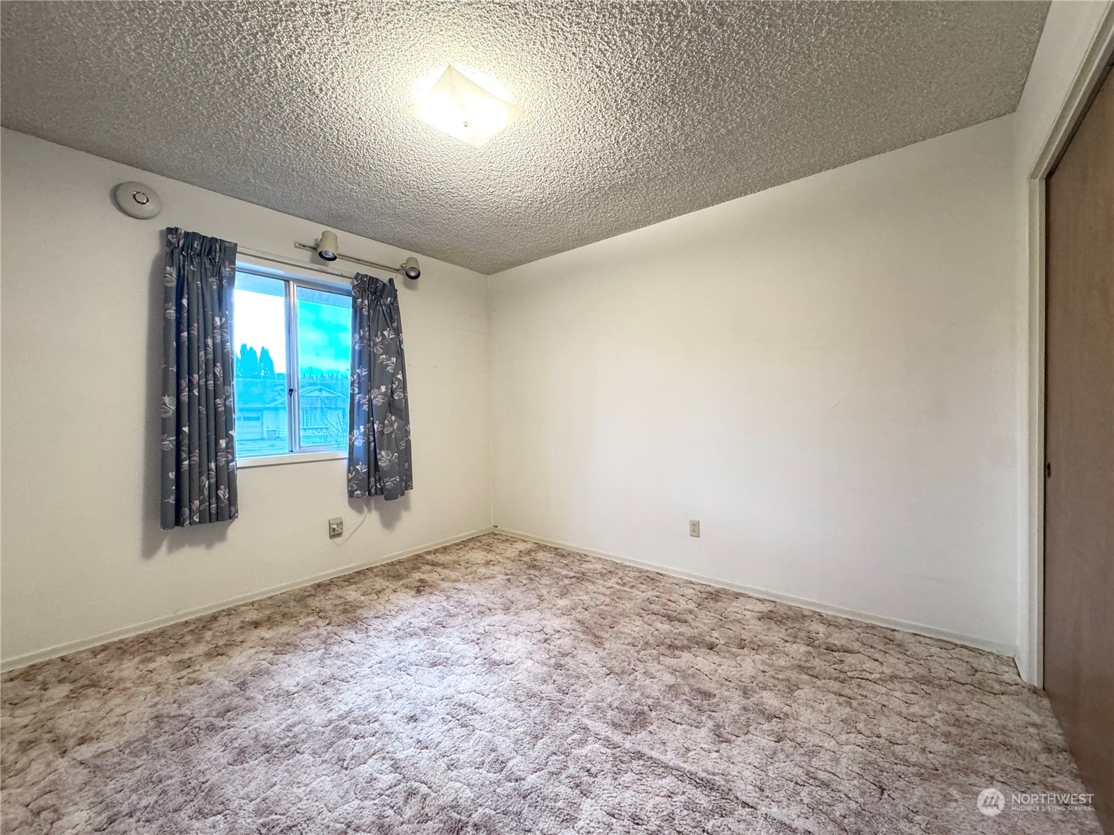 4610 Windemere Street Longview, WA 98632 - Photo 7 of 16 an empty room with windows