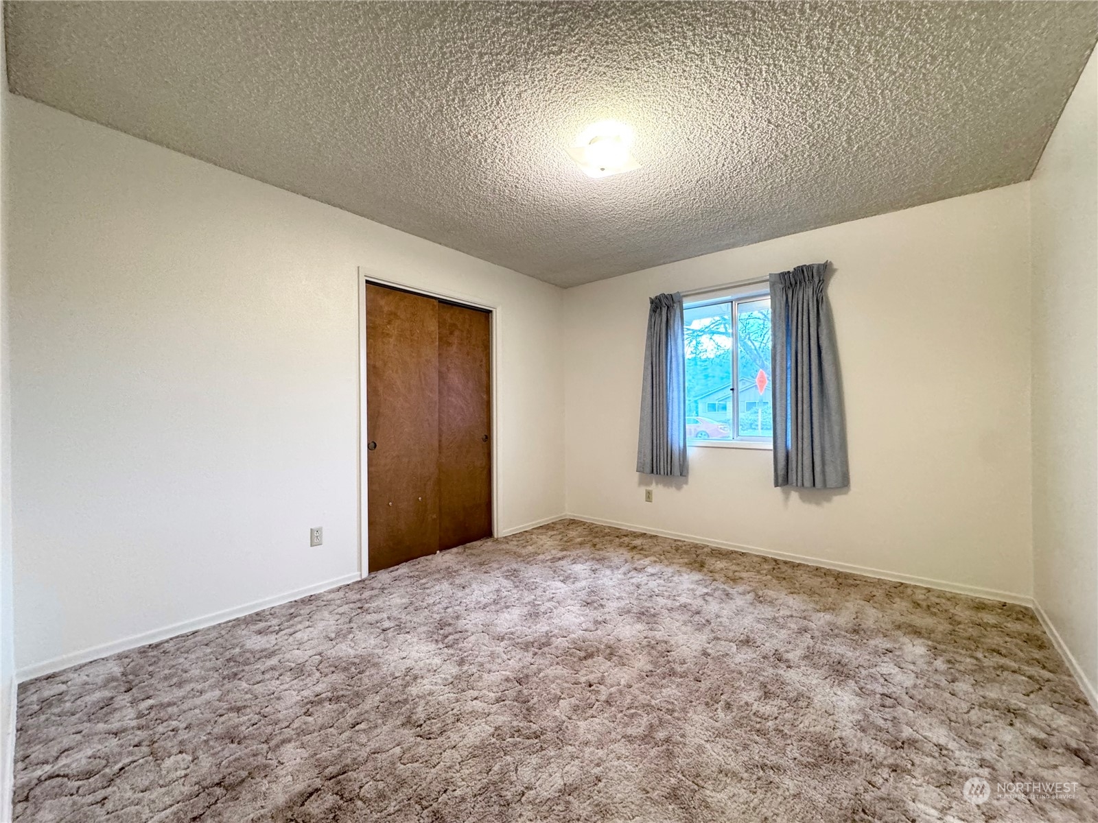4610 Windemere Street Longview, WA 98632 - Photo 10 of 16 an empty room with windows
