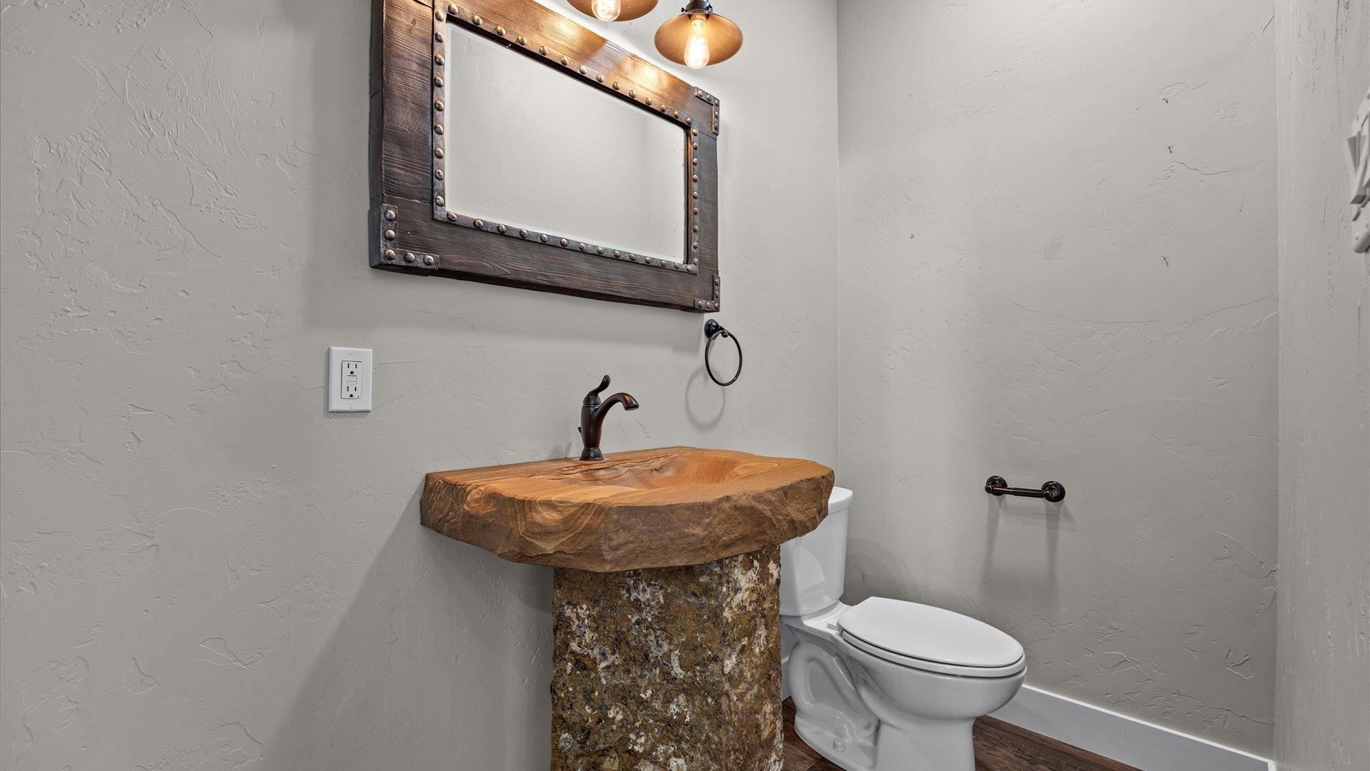 2041 J J 1/2 Road Fruita, CO 81521 - Photo 13 of 42 a bathroom with a toilet sink and mirror