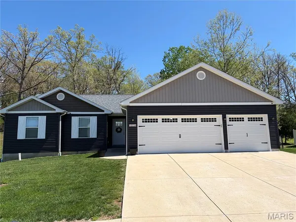 $299,900 | 10334 Hawks Nest Drive, Hillsboro, MO 63050