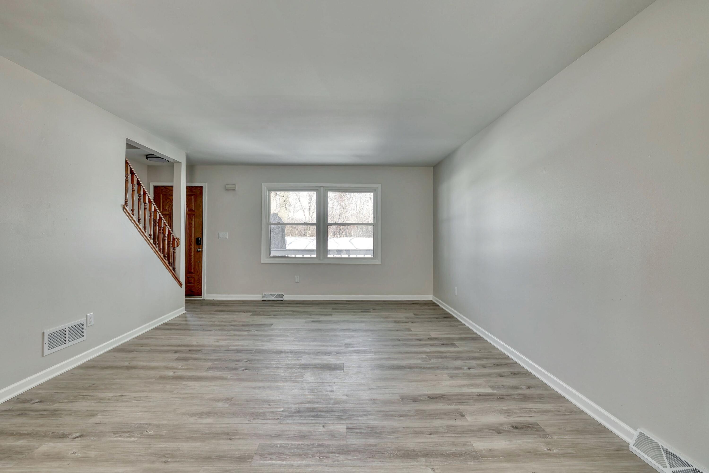6919 Harvey Avenue Wauwatosa, WI 53213 - Photo 6 of 39 Living Room