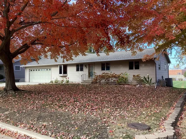 $325,000 | 1704 Plainview Lane, Albert Lea, MN 56007