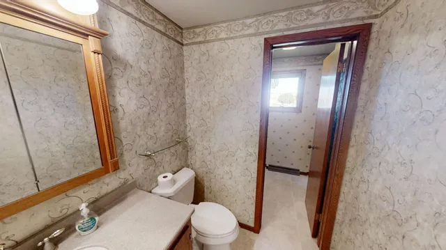 $399,900 | 1704 Plainview Lane, Albert Lea, MN 56007