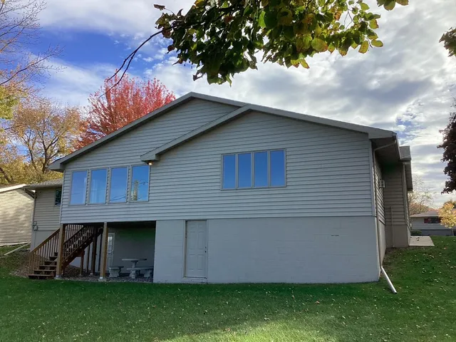 $399,900 | 1704 Plainview Lane, Albert Lea, MN 56007