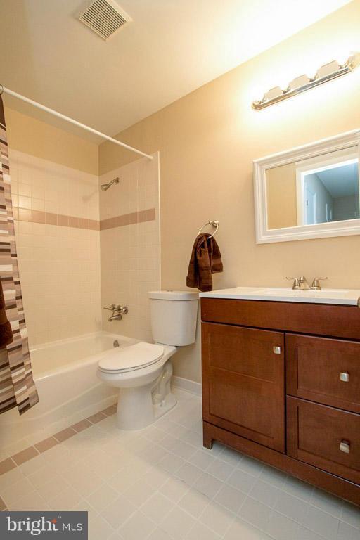 6906 Rochambeau Place Springfield, VA 22153 - Photo 16 of 30 Bath (Master)