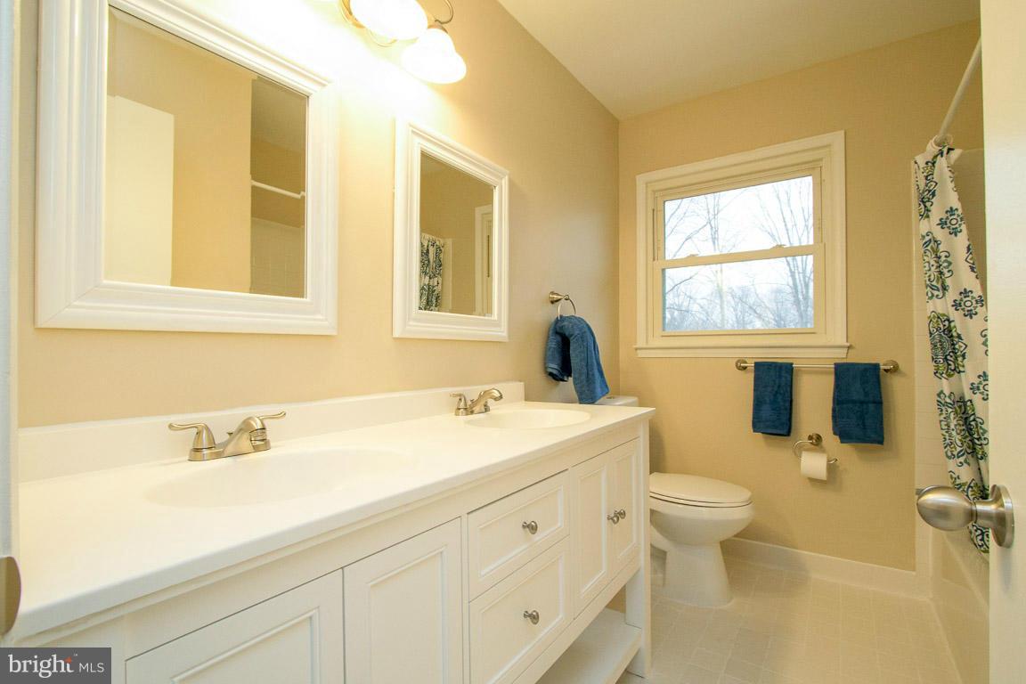 6906 Rochambeau Place Springfield, VA 22153 - Photo 17 of 30 Bath