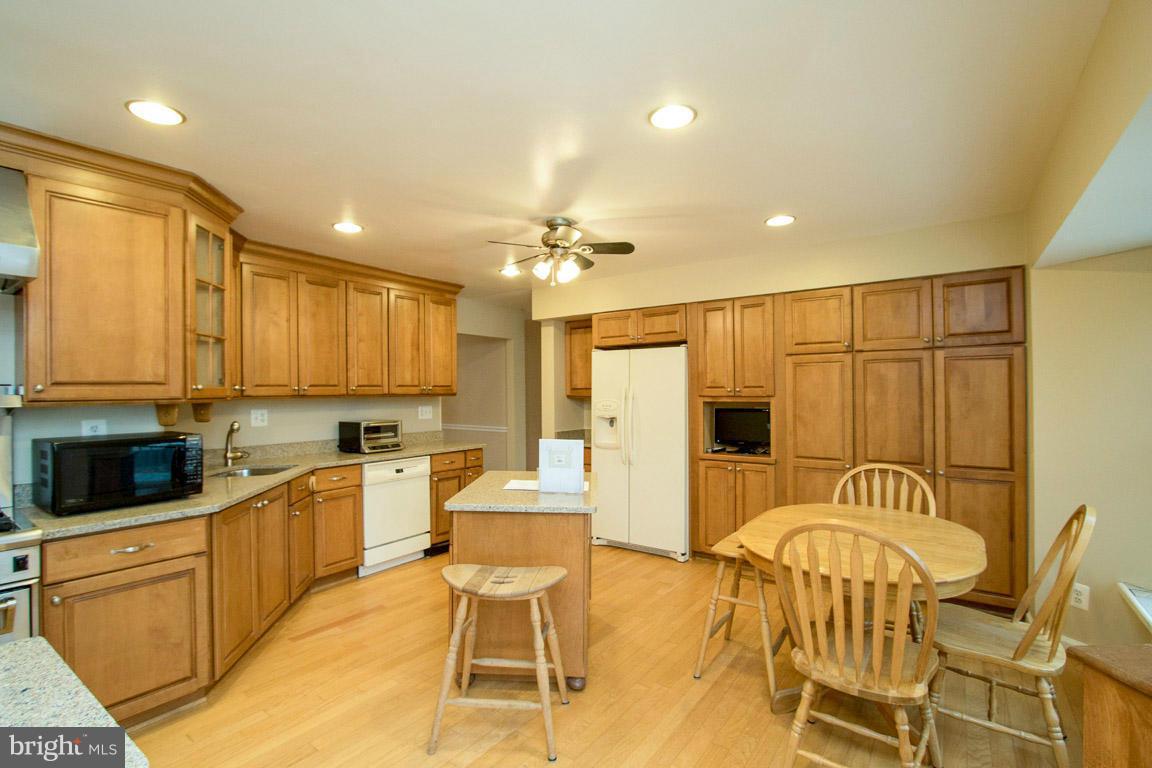 6906 Rochambeau Place Springfield, VA 22153 - Photo 3 of 30 Kitchen