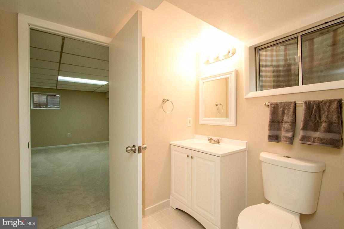 6906 Rochambeau Place Springfield, VA 22153 - Photo 25 of 30 Bath
