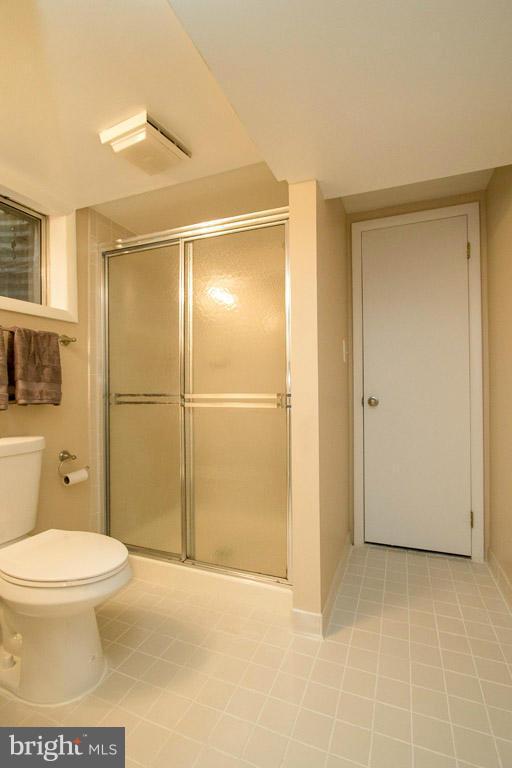 6906 Rochambeau Place Springfield, VA 22153 - Photo 26 of 30 Bath