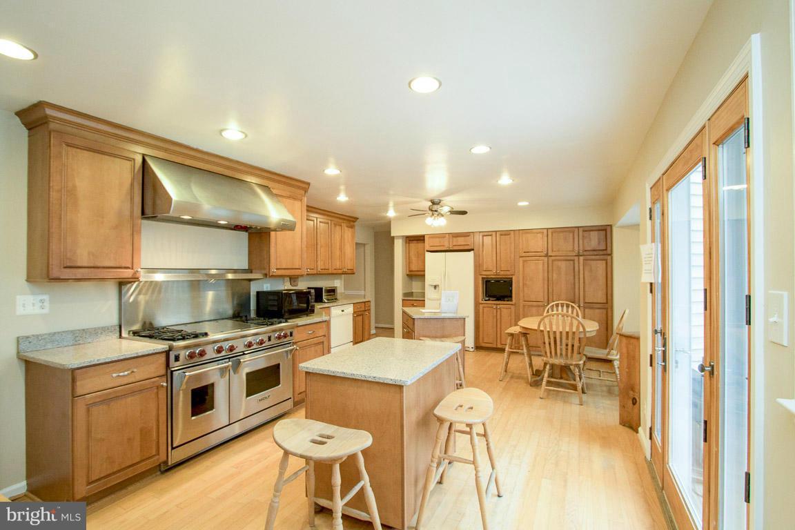 6906 Rochambeau Place Springfield, VA 22153 - Photo 4 of 30 Kitchen