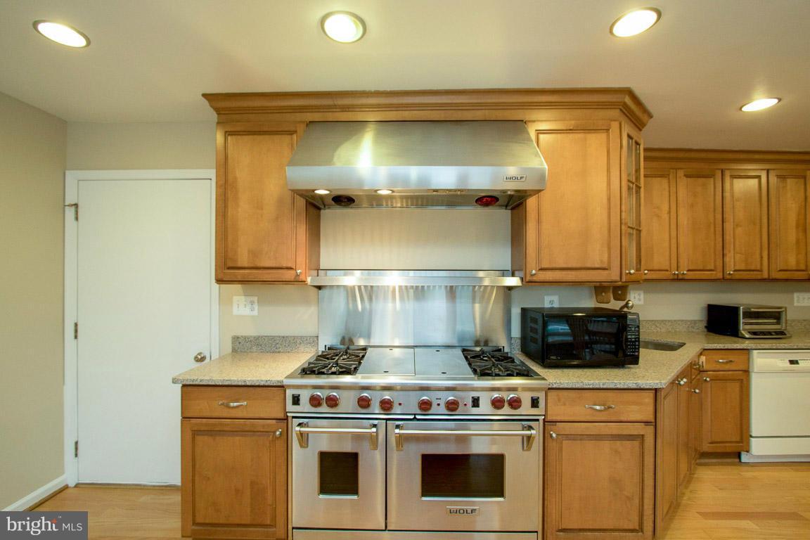 6906 Rochambeau Place Springfield, VA 22153 - Photo 5 of 30 Kitchen