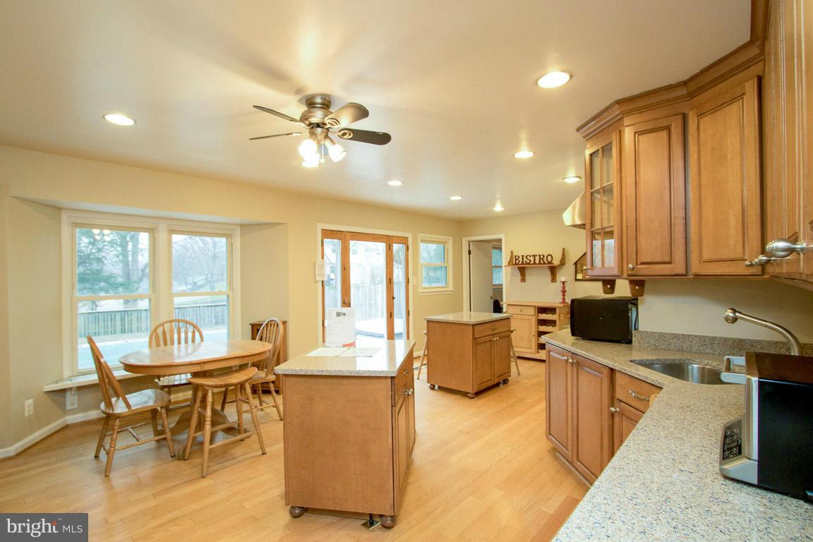 6906 Rochambeau Place Springfield, VA 22153 - Photo 6 of 30 Kitchen