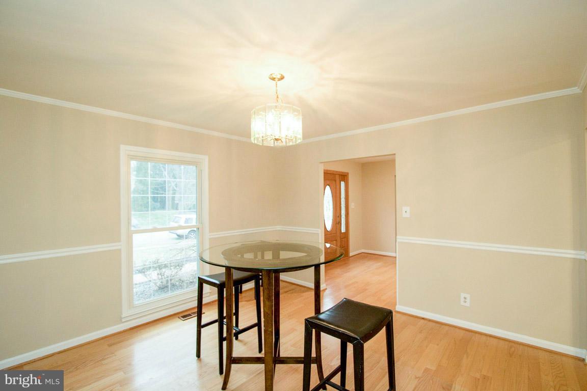 6906 Rochambeau Place Springfield, VA 22153 - Photo 7 of 30 Dining Room