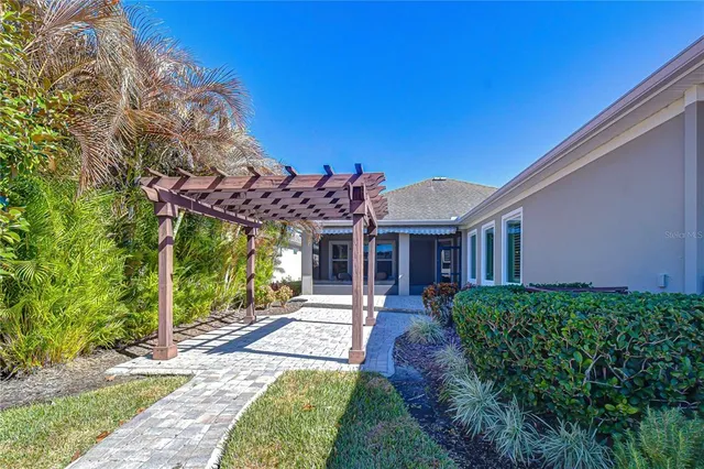 $675,000 | 6005 Sparrowhead Way, Lithia, FL 33547