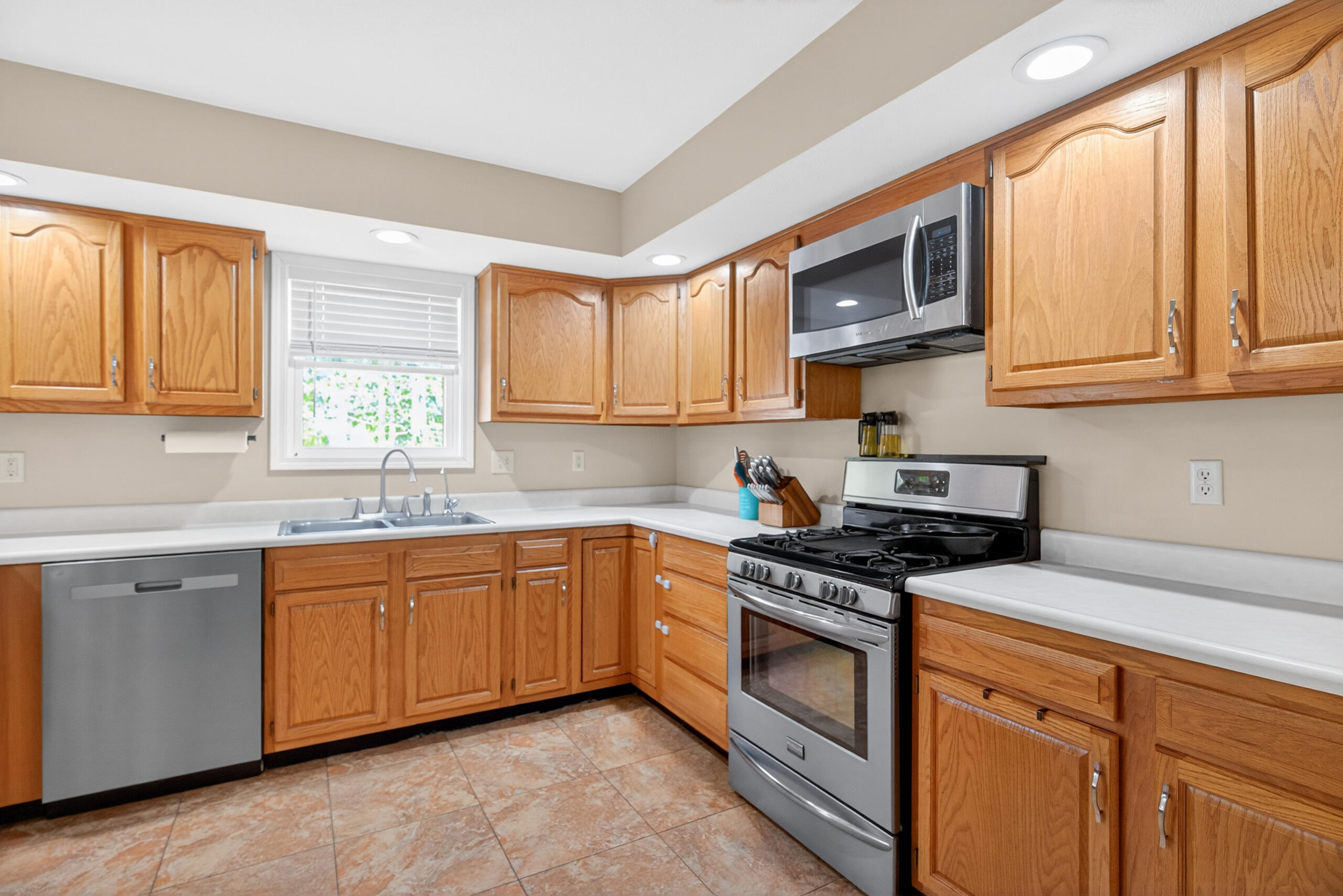 570 East Hoewisher Road Sidney, OH 45365 - Photo 14 of 51 570 E Hoewisher Sidney-16