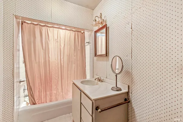 $2,400,000 | 19119 Queen Road, Culver, IN 46511