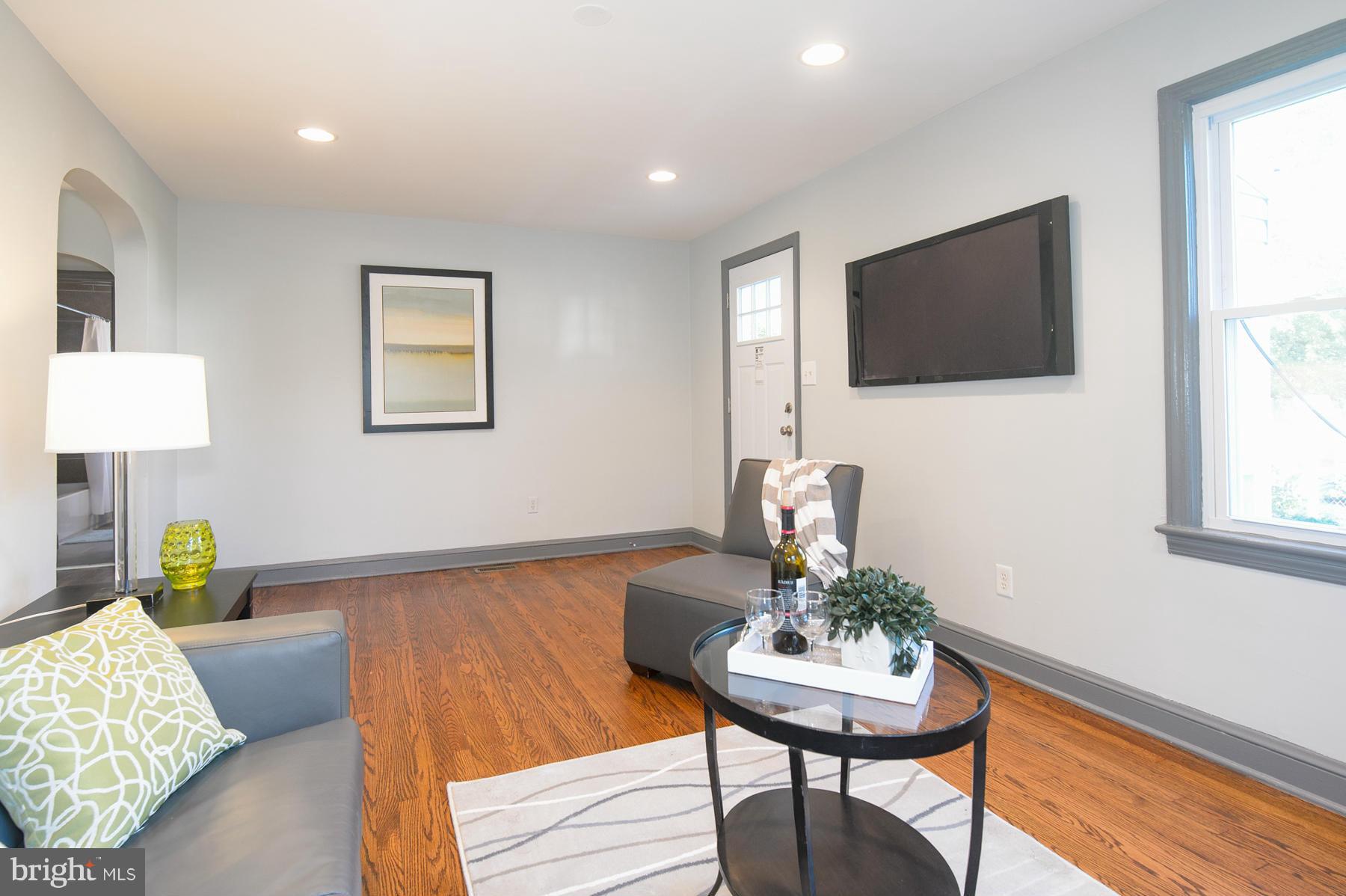 6411 Taylor Road Riverdale, MD 20737 - Photo 5 of 23 Living Room