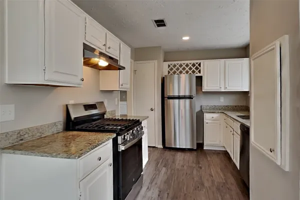 $2,120 | 2010 Creekshire Drive, Sugar Land, TX 77478