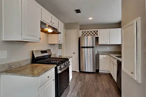 $2,245 | 2010 Creekshire Drive, Sugar Land, TX 77478