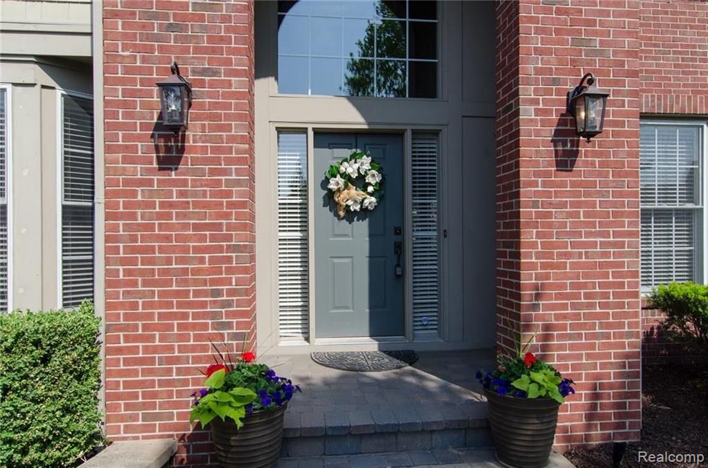 673 Enchantment Drive Rochester, MI 48307 - Photo 2 of 37