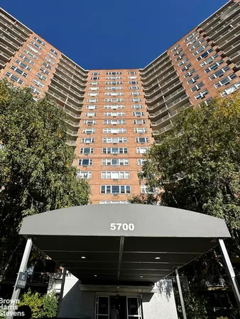 $325,000 | 5700 Arlington Avenue, Unit 19M | North Riverdale