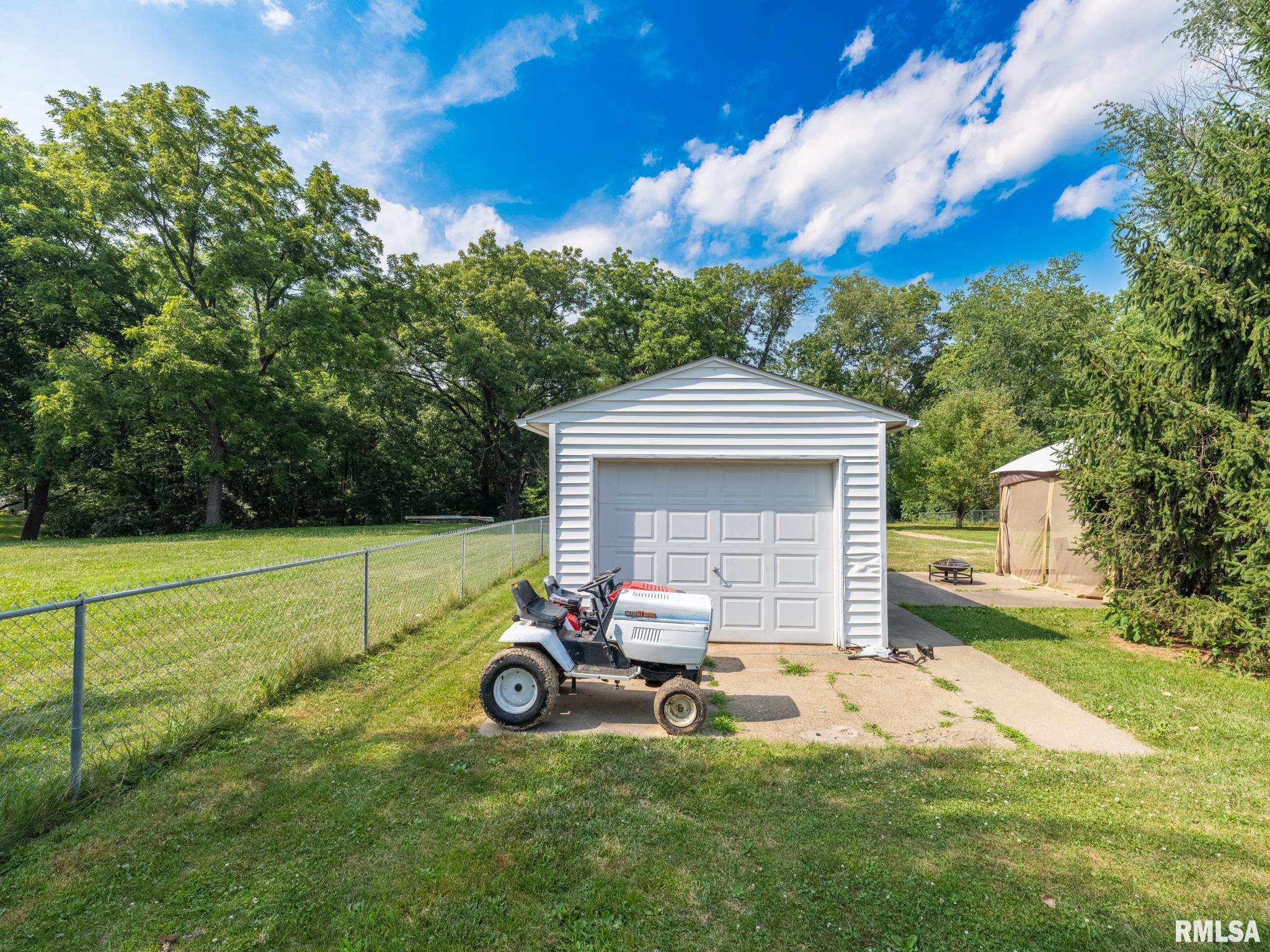 3381 Mall Road Pekin, IL 61554 - Photo 45 of 56