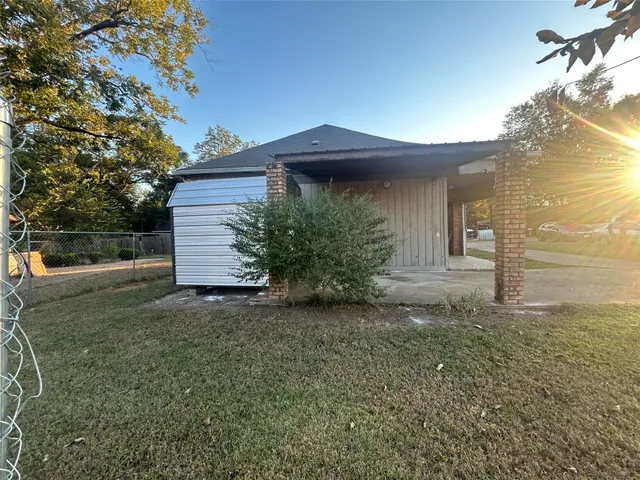 a view of a small house with a yard