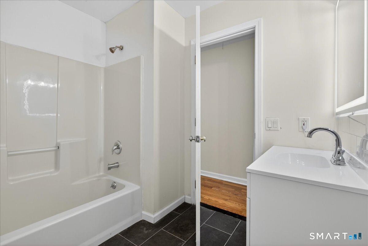 492 Long Hill Road Middletown, CT 06457 - Photo 27 of 40