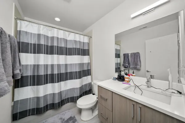 $4,841 | 838 West Erie Street, Unit 1W, Chicago, IL 60642