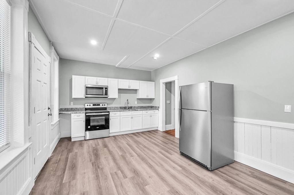 76 Maple Street Northampton, MA 01062 - Photo 5 of 21