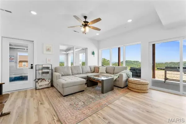 $1,050,000 | 18 Settlers Cove, Kimberling City, MO 65686