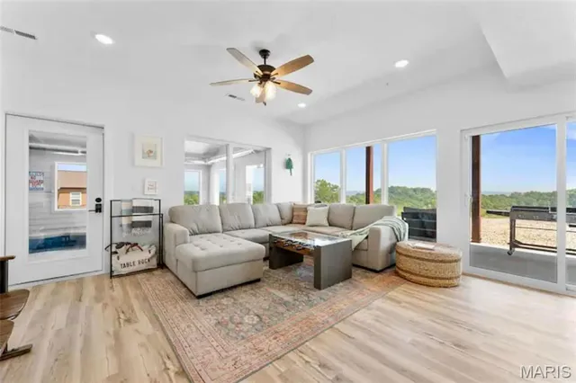 $1,100,000 | 18 Settlers Cove, Kimberling City, MO 65686