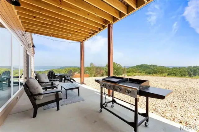 $1,100,000 | 18 Settlers Cove, Kimberling City, MO 65686